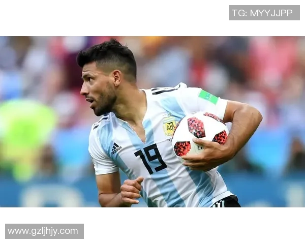 21世纪退役足球球星回顾与影响力分析:从传奇到新生代的交替 21世纪退役足球球星回顾与影响力分析:从传奇到新生代的交替