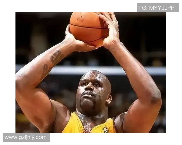 篮球球星眼中的足球巨星：跨界评价与两大运动的巅峰对决