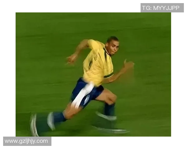 足球巨星过人技巧与犯规瞬间集锦，领略世界球场上的精彩对决与挑战